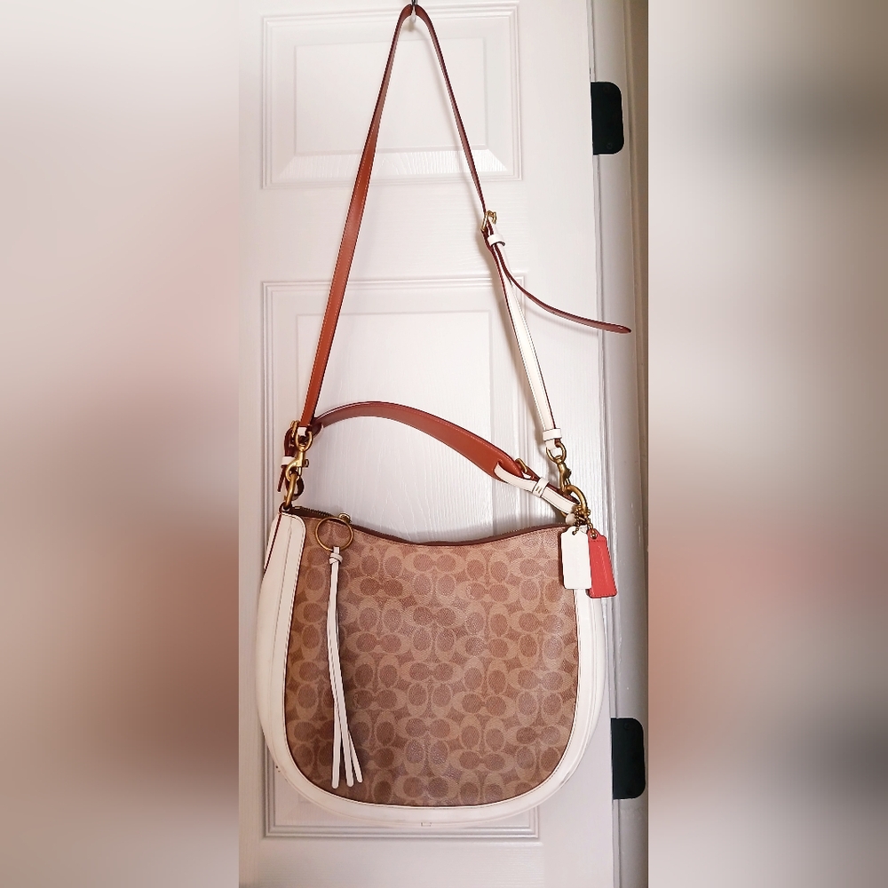 Coach Sutton Hobo Crossbody Chalk Signature Canvas #38580